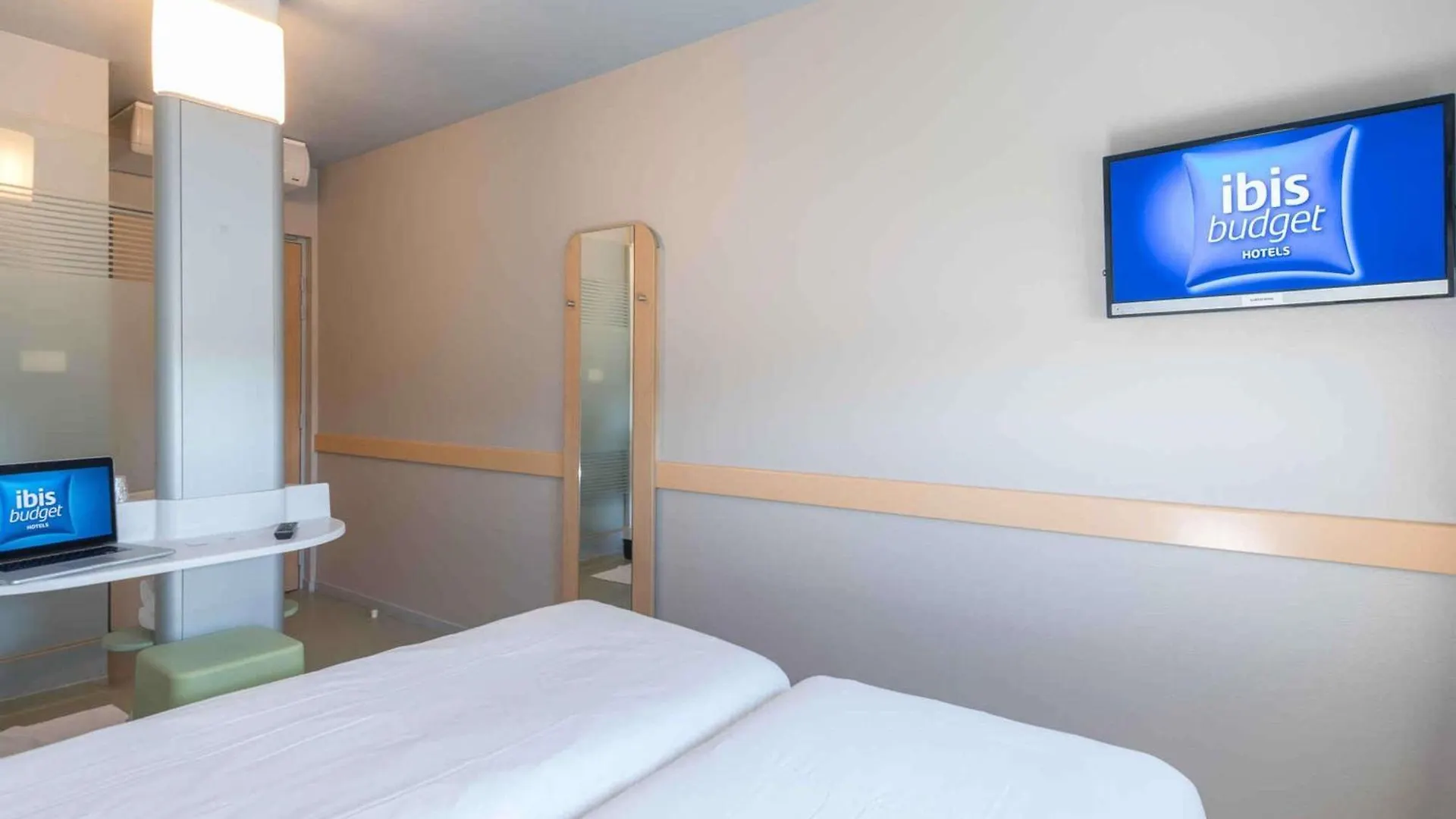 Ibis Budget Amberieu En Bugey/Chateau Gaillard A42 2*, Château-Gaillard