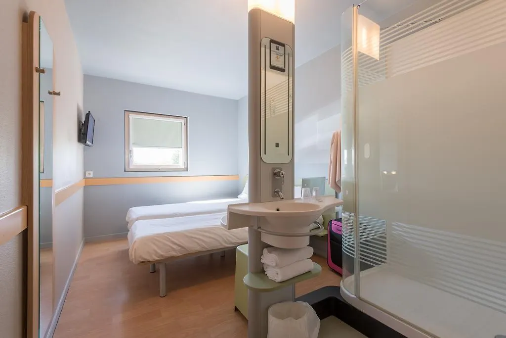 ** Hotel Ibis Budget Amberieu En Bugey/Chateau Gaillard A42 France